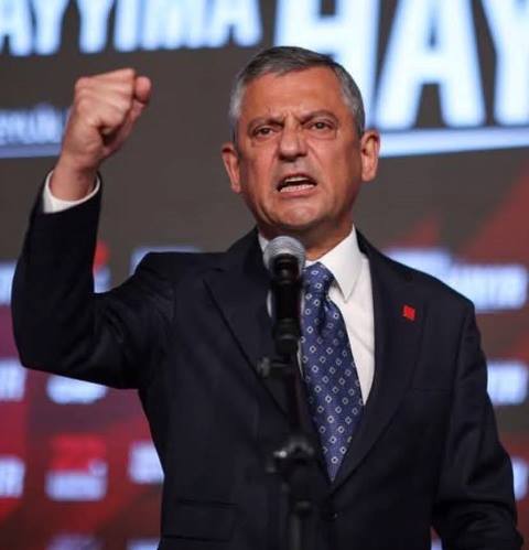 ÖZGÜR ÖZEL YENİDEN GENEL BAŞKAN SEÇİLDİ